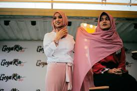 Malaysian singer nabila razali has apologized for delivering a poor rendition of her own song on national television last night. Nabila Razali Free Hair 3 32 Mb Download Nabila Razali Vroom Vroom Mp3 Terbaru Listen To Music By Nabila Razali On Apple Music