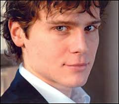 Hell-o": Menzel and Groff Will Be Featured in "Glee" Premiere Episode