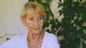 Přečtěte si o tématu kolarova dana. V Synech Vidim Manzelovu Urputnost Rika Daniela Kolarova A Jak Na Tatu Vzpomina Simon Ornest Televizeseznam Cz