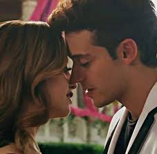 Los Extrano Aiudaaa Disney Films Disney Channel Film