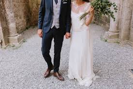 Ci sono anche informazioni su dove acquistare, tra shop online e negozi. Sartoria Bassani Milano Wedthing