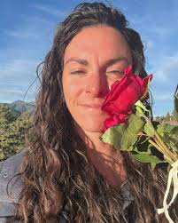 As women, how we tend to ourselves (or not) during our bleed time lays the  energetic foundation for the remainder of the month/cycle and is directly  linked to our capacity to feel,