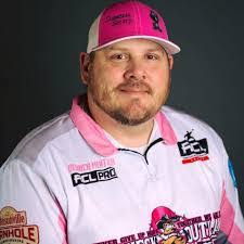 Derek Mentzer's Instagram, Twitter & Facebook