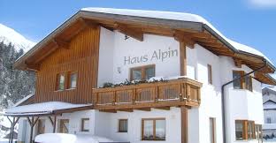Haus alpin, placeret som nr. Bergfex Haus Alpin Apartments Ferienwohnung Pettneu Am Arlberg St Anton Am Arlberg
