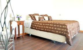 It has beautiful cabanas, pools, flora. Alojar En Un Entorno De Safari Cabaa As