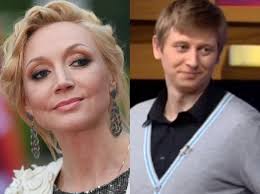 О своем благородном происхождении часто вспоминали бабушка и дедушка кристины по отцу, которые воспитывали ее. Kak Vyglyadit I Zhivet Brat Kristiny Orbakajte Muzyka I Kino Iznutri Yandeks Dzen