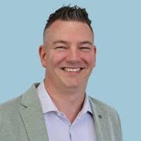 1800+ "Leeder" profiles