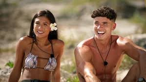 10 beleza 12 gastronomia 14 bebidas 16 barwoman 18 tecnologia 20 capa 22 moda 24 de(z)mais 36 o eleito 38 dermatologia 40 perfil 42 pets 43 carreira 44. Brincando Com Fogo 2 Casais Do Reality Da Netflix Ainda Estao Juntos