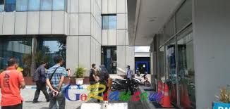 Saat ini bri memiliki lebih dari 4.500 outlet yang tersebar di seluruh indonesia dalam bentuk kantor cabang, kantor cabang pembantu, kantor cabang, kantor. Goriau Pasca Ada Karyawan Positif Covid 19 Bri Sudirman Pekanbaru Tutup Sementara