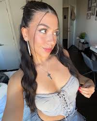 Andrea Blas's Instagram, Twitter & Facebook