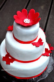Recette Du Jour Piece Montee A 3 Etages Avec Ses Fleurs Rouges Coloris Blanc Rouge Et Utili Piece Montee Pate A Sucre Recette Gateau Anniversaire Chocolat