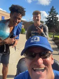 Lots of honks, waves, and thumbs up in Arkadelphia, AR this morning!