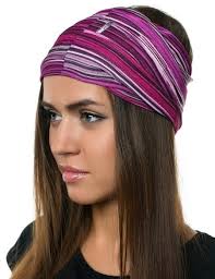 Ora dovrebbe esserci due angoli sul lato della testa e un angolo nella parte superiore della testa. Come Legare Una Bandana Come Legare Una Bandana Come Indossare Sul Braccio Come Legare E Vestirsi Correttamente Acconciature Con Una Bandana