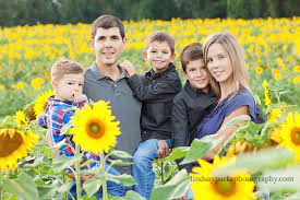 I Dream Of Having A Family Portrait Done In A Sunflower Field Someday Sunflower Field Pictures Sunflower Photography Sunflower Family Pictures