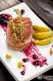 Magret De Pato Con Salsa Arandanos O Frutos Rojos Emplatado De Alimentos Platos Fuertes Gourmet Salsa De Arandanos