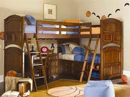 Il piano superiore può essere usato come zona riposo o come area di gioco. Camerette Con 3 Letti 35 Idee Di Arredo Originali Mondodesign It Bambini Letti A Castello Letti Loft Letti A Castello
