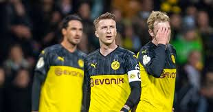 Mats julian hummels (bergisch gladbach, 16 de dezembro de 1988) é um futebolista alemão que atua como zagueiro. Marco Reus And Mats Hummels Feel With Handball Players World Today News