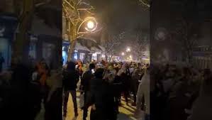 Polacy czekają na otwarcie restauracji. Zakopane Impreza Na Krupowkach Polacy Swietowali Luzowanie Obostrzen Video 4fun Tv