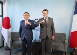 These flowers are revered across tokyo's parks and ponds for their symbolic ability to rise above waters and burst into a fleetingly beautiful life of color. Reunion Au Sommet Japon France Ambassade Du Japon En France