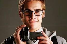 O roteiro original de o segredo de davi foi criado pelo diretor diego freitas, internacionalmente premiado como melhor diretor pelo curta sal (2016). O Segredo De Davi Nicolas Prattes E Um Serial Killer No Thriller Brazuca Getro Com Br