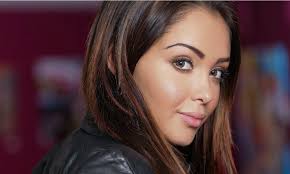 Très émue, nabilla benattia a fait son retour sur le plateau de touche pas à mon poste jeudi soir. 2013 2016 L Incroyable Ascension Mediatique De Nabilla Cnews
