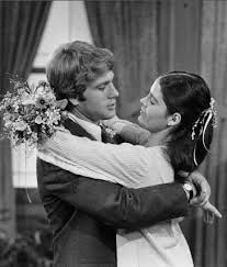 Ryan O Neal And Actress Ali Macgraw On The Film Set Of Arthur Hiller S Love Story Ali Macgraw Love Story Movie Love Story