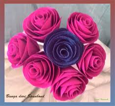 Hiasan bunga atau pajangan lainnya yang tepat tentu akan menjadi dekorasi unik bagi sebuah ruangan. Bunga Dari Kain Spunbond