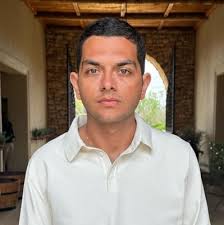 Quieres conectar con alguien importante para ti? Es raro que alguien te  quiera conocer sin que digas que haces, quién eres, que es lo que te  apasiona, etc. Al menos en mi