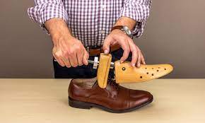 How To Use A Shoe Stretcher Detailed Instructions By The Experts Houndsbay