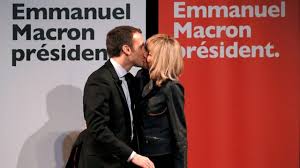 We are in a health war, macron said. Putri Brigitte Bela Ibunya Yang Lebih Tua 25 Tahun Dari Macron Kumparan Com