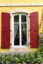 alte fenster an einem gebaude aus dem 18 jahrhundert alte fenster gebaude ausflug