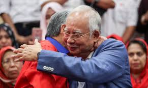 Persatuan sahabat ulul amri (psuam) hari ini mendedahkan yang najib razak 'dipaksa' meletak jawatan sebagai presiden umno selepas bn tewas pada pilihan raya umum (pru14). Najib Letak Jawatan Presiden Umno Pengerusi Bn