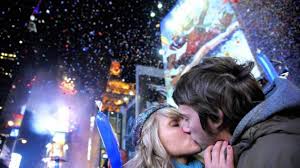 A Sweet New Year S Midnight Kiss In Times Square New Year S Kiss New Years Eve Kiss Nyc Christmas