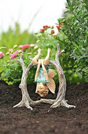 Fairy Upsy Daisy Price 12 99 Http Efairies Com Fairy Upsy Daisy Miniature Fairy Gardens Fairy Garden Diy Mini Fairy Garden