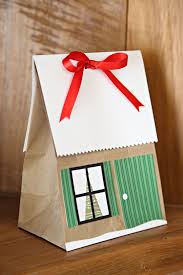 How To Make A Paper Bag House For Christmas Packaging Goruntuler Ile Hediyeler Hediye Paketleme Paketleme