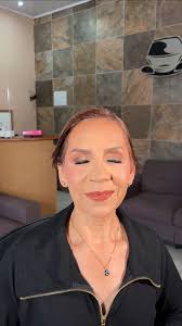 Maquillaje y peinado para esta hermosa dama 😍