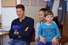 The couple was married on june 22, 2013 in warsaw. Football Wags On Twitter Anna Robert Lewandowski Visited Sick Children Nice Couple Lewandowski Annalewandowski Polska Wags Bayern Http T Co Drl4ac3cng