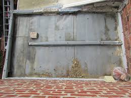 En charpenterie, la volige est une planche de bois rectangulaire, et de faible épaisseur qui, fixée à côté d'autres sur les chevrons, est destinée à réaliser un plancher continu pour supporter les matériaux de couverture de toiture tels qu'ardoises, zinc ou étanchéité bitumeuse. Etancheite Toiture Zinc