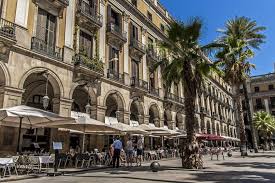It is close to la rambla, and is a popular tourist attraction, es. Plaza Real Apartment Apartment In Barcelona Fur 6 Personen