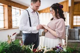 Die location eidenberger alm in oberösterreich ist nur ein beispiel für eine tolle hochzeitslocation. Standesamtliche Hochzeit Zu Zweit In Den Winterlichen Bergen