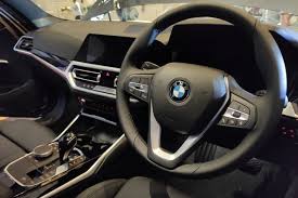 Lihat ide lainnya tentang mobil, gambar, bmw concept. Bmw 330i Sport Mobil Rakitan Indonesia Di Bawah Rp1 Miliar