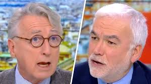 L'invité de Noel : Vincent Scherrer, plus connu dans la presse sous le nom  de VEESSE, dessinateur.