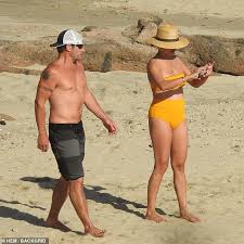 Nick lachey, usc football's boy band alum nick lachey has a double connection to usc. Nick Lachey And Wife Vanessa Soak Up The Beach Sun On A Family Trip To Cabo San Lucas Oltnews