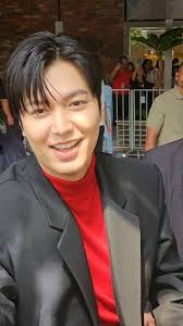 I'm not okay 😭😭 Are we dreaming. Taehyung posted a picture of him and  Jungkook he even tagged jungkook. What is he doing is he revealing his  boyfriend 🥺💜️