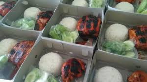 Ayam bakar ini bisa dijadikan menu makan sarapan, makan siang bahkan makan malam. Tips Membuat Nasi Kotak Ayam Bakar Empuk Yang Enak Dan Lezat Paket Nasi Box