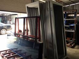 Biasanya kusen aluminium digunakan dalam pembuatan rumah dengan menggunakan kusen aluminium pada pintu ataupun jendela membuat tampilan rumah menjadi lebih menarik dan indah meskipun harganya tidak. L K Glass Aluminium Ceiling Window Sliding Door Shower Screen