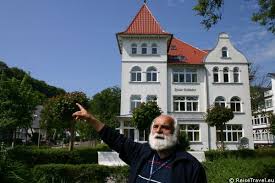 Das haus charlotte in binz verfügt über 8 ferienappartements, die meisten besitzen einen balkon, alle sind mit einer kleinen küche ausgestattet. Sehnsuchtsorte Auf Rugen