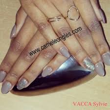 Pose Vernis Permanent Caffe Latte Avec Silver Glitter Creation Ongles En Resine Forme Amande Acrylic Nails With Gelpolish Caffe Latte With Nail Art Nails Gel