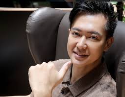 Taiwanese star Jam Hsiao, 36, to marry his 50-year-old manager