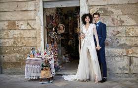 Questo è un giorno fondamentale per la vita matrimoniale dopo 25 anni di matrimonio, una famiglia ha sicuramente molti oggetti d'argento! Abiti Da Sposa Con Pantaloni 2020 Ecco Le Tendenze Dell Anno